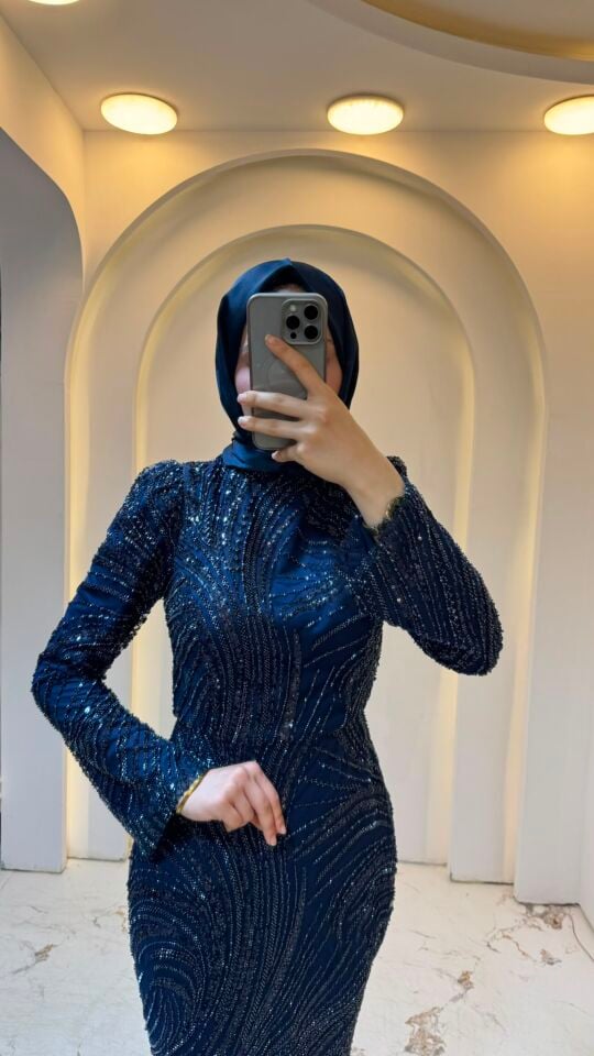TÜYLÜ PAYETLİ BALIK MODEL TESETTÜR ABİYE LACİVERT