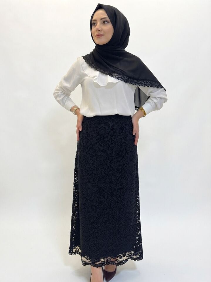 BELDEN OTURTMALI SİYAH DANTEL ETEK