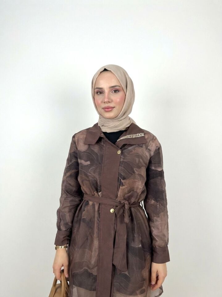 TAŞLI İŞLEMELİ KUŞAKLI TESETTÜR CEKET KAHVERENGİ