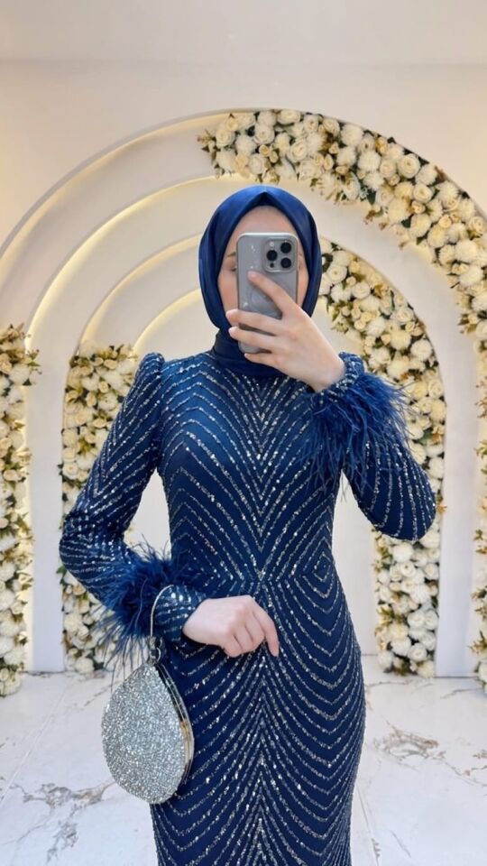 BİLEKTEN TÜYLÜ TESETTÜR BALIK ABİYE LACİVERT