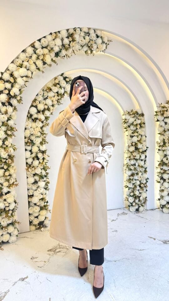BELDEN KUŞAKLI GOLD DÜĞMELİ ASTARLI TRENÇKOT BEJ