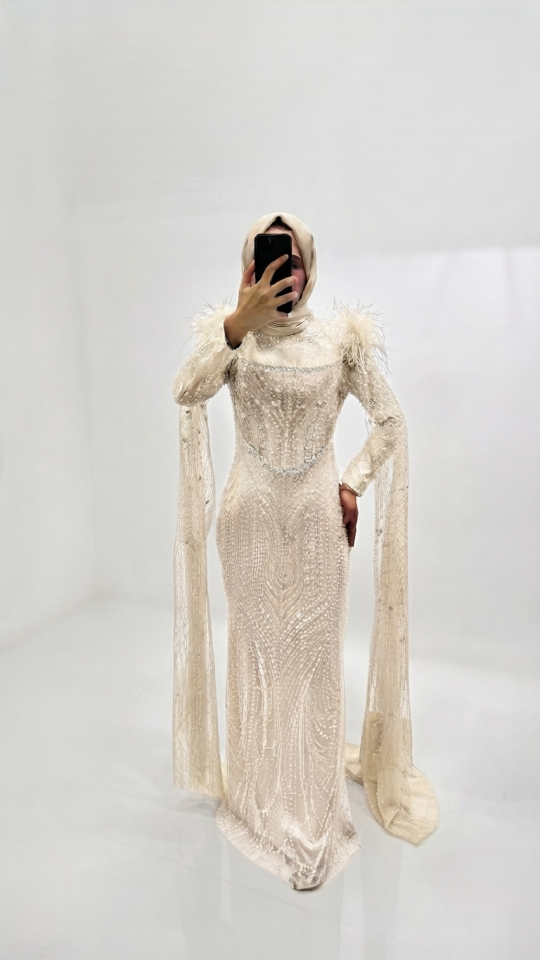 TÜYLÜ PELERİNLİ BALIK MODEL TESETTÜR ABİYE KREM RENGİ