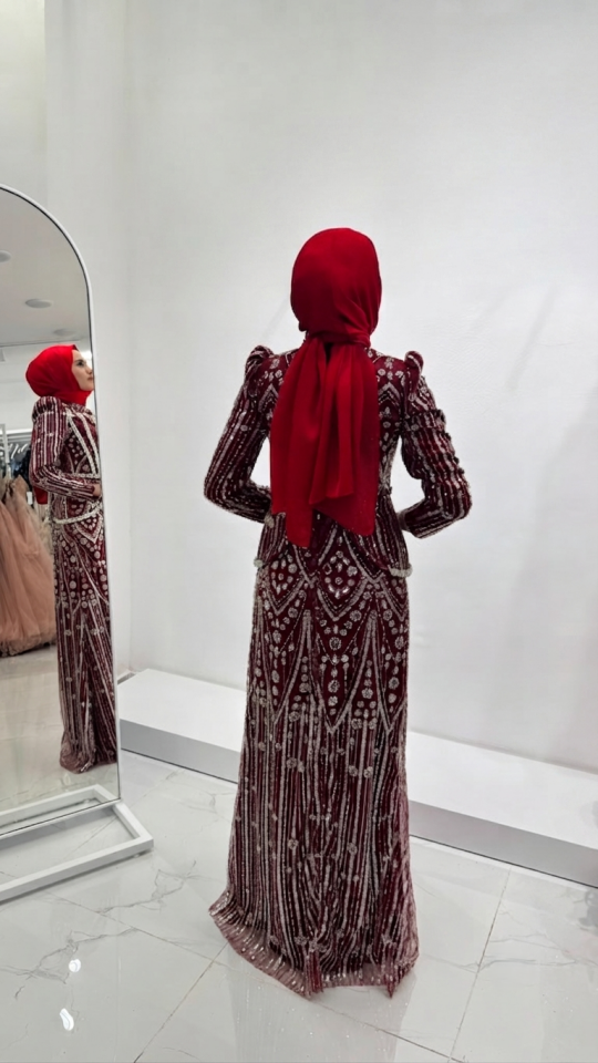 BONCUK İŞLEMELİ PEPLUM DETAYLI BORDO TESETTÜR ABİYE ELBİSE