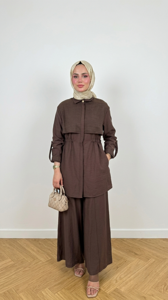 FİLE DETAYLI GİZLİ DÜĞMELİ BELİ BÜZGÜLÜ PANTOLONLU TAKIM KAHVERENGİ